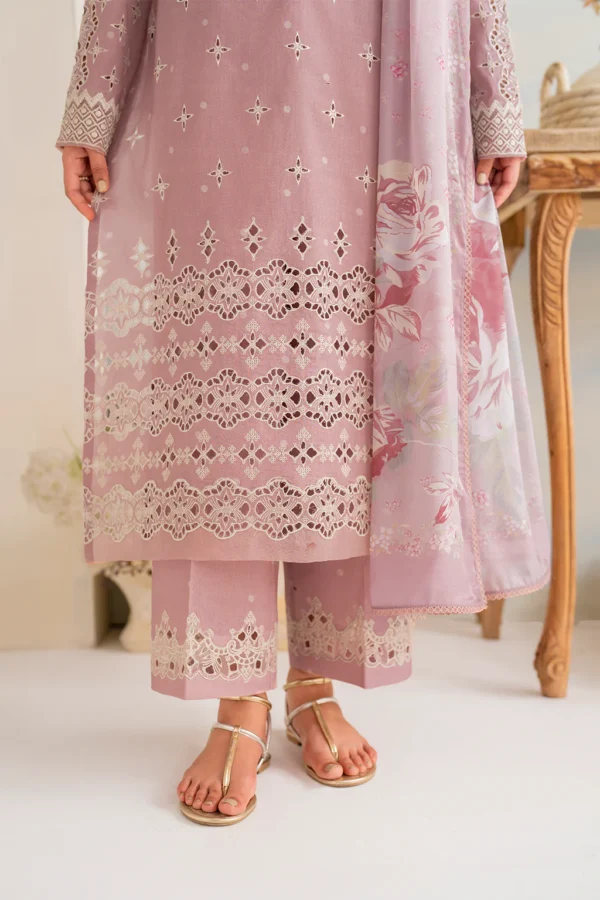 IGL-04 Embroidered Lawn - Image 3