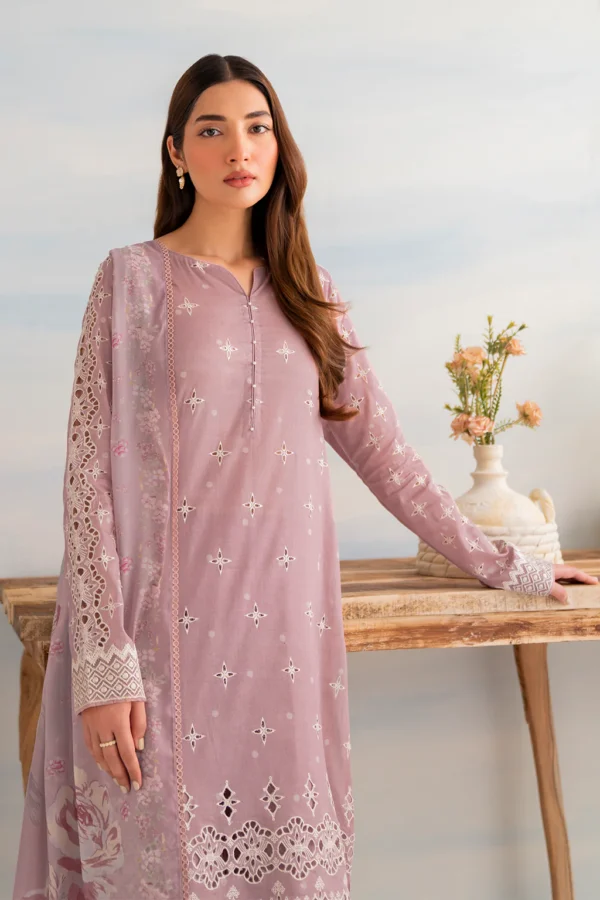 IGL-04 Embroidered Lawn - Image 4