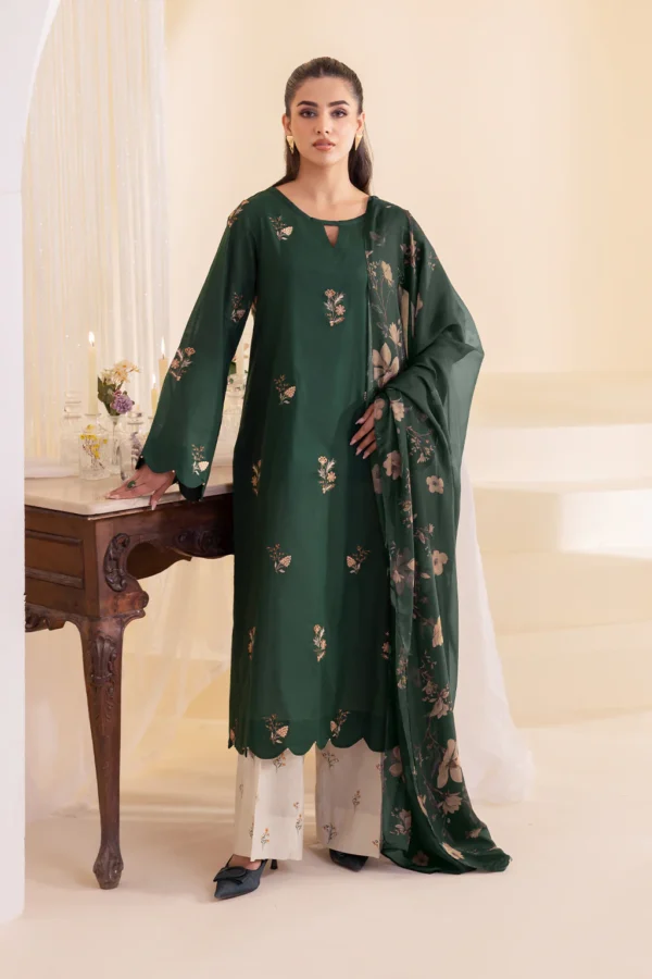 UE-256 Embroidered Lawn by Iznik