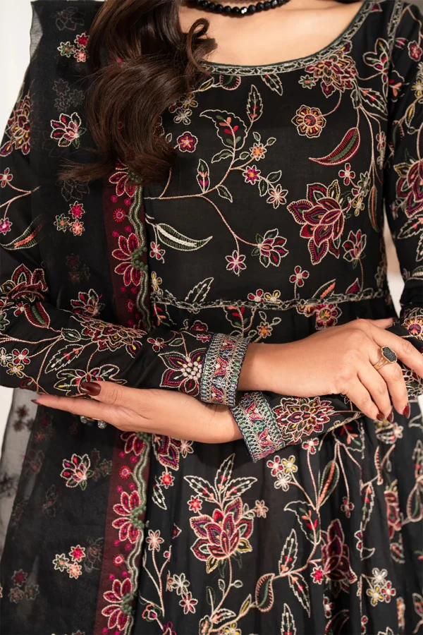 UE-204 Embroidered Lawn by Iznik - Image 3