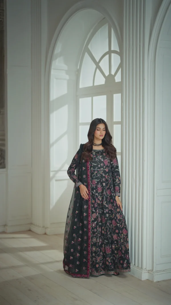 UE-204 Embroidered Lawn by Iznik - Image 7