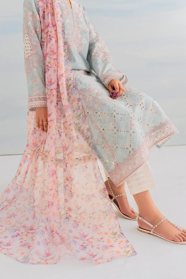 IGL-01 Embroidered Lawn by Iznik - Image 9