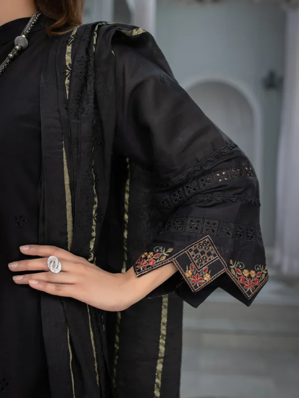 Zoella | 3 PC Lawn Unstitch D-08 by Mahnur - Image 3