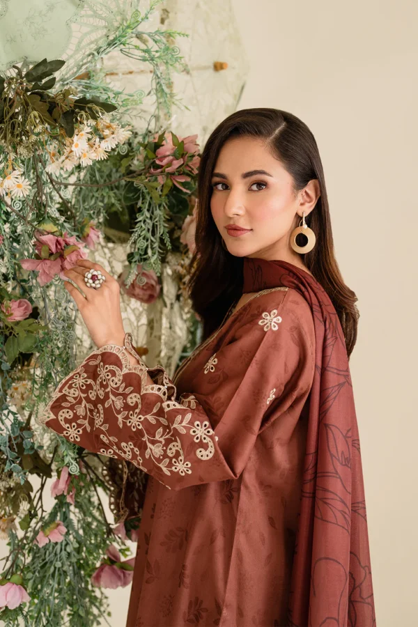 UE-428 Textured Lawn Ustitched 3-Piece Suit - Sole Mode '25 by Iznik Fashions - Image 4