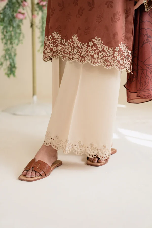 UE-428 Textured Lawn Ustitched 3-Piece Suit - Sole Mode '25 by Iznik Fashions - Image 6