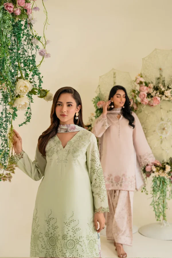 UE-424 Embroidered Textured Lawn Ustitched 3-Piece Suit - Sole Mode '25 by Iznik Fashions - Image 12