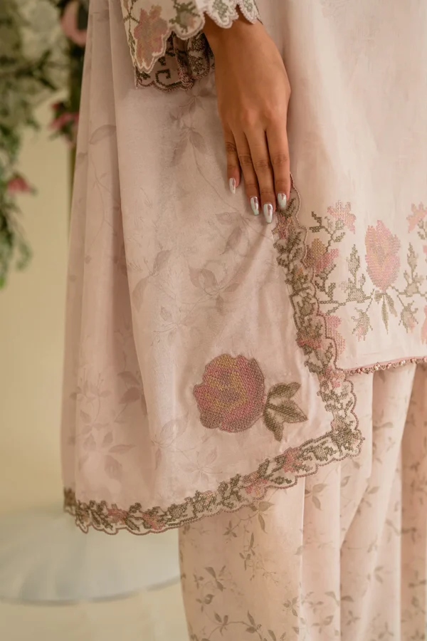UE-424 Embroidered Textured Lawn Ustitched 3-Piece Suit - Sole Mode '25 by Iznik Fashions - Image 7