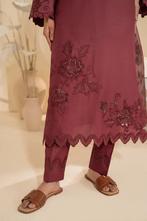 UE-430 Textured Lawn Ustitched 3-Piece Suit - Sole Mode '25 by Iznik Fashions - Image 4