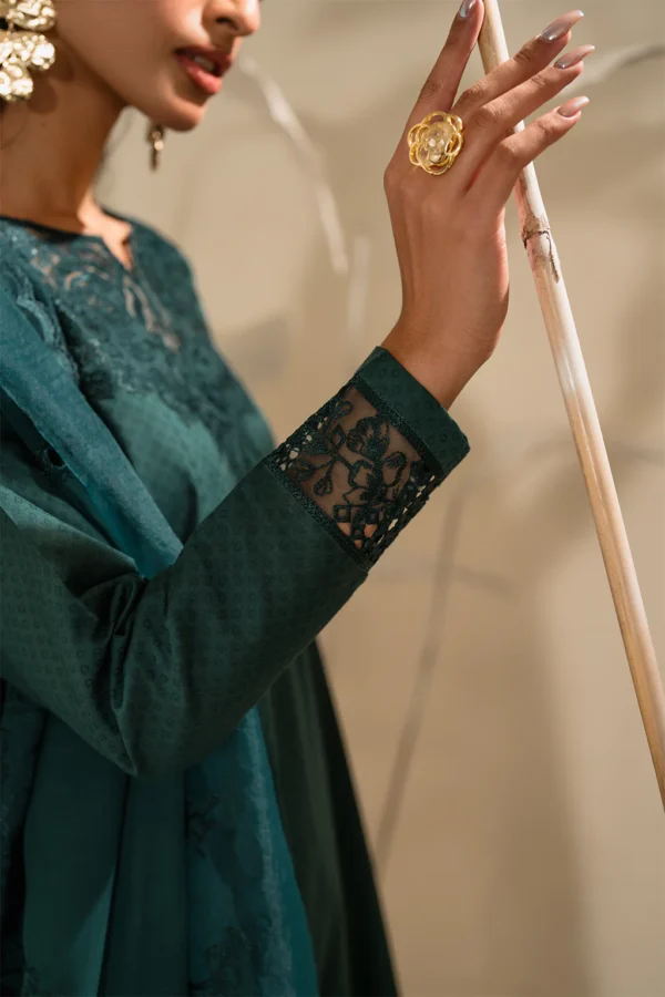 UE-422 Textured Lawn Ustitched 3-Piece Suit - Sole Mode '25 by Iznik Fashions - Image 9