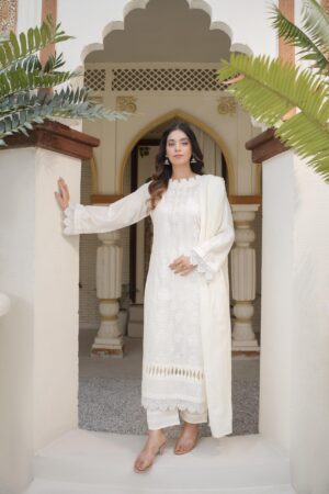 Manizay Dilkash Mumtaz Premium Embroidered Bana Dora Lawn With Embroidered Voile Lawn Dupatta M-04