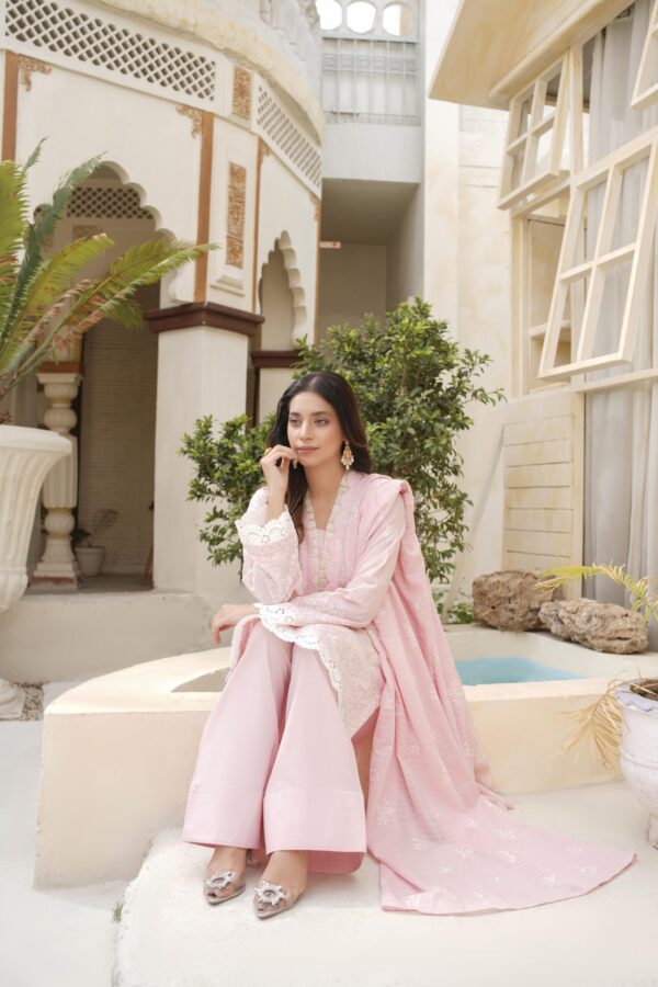 Manizay Dilkash Mumtaz Premium Embroidered Bana Dora Lawn With Embroidered Voile Lawn Dupatta M-07 - Image 3