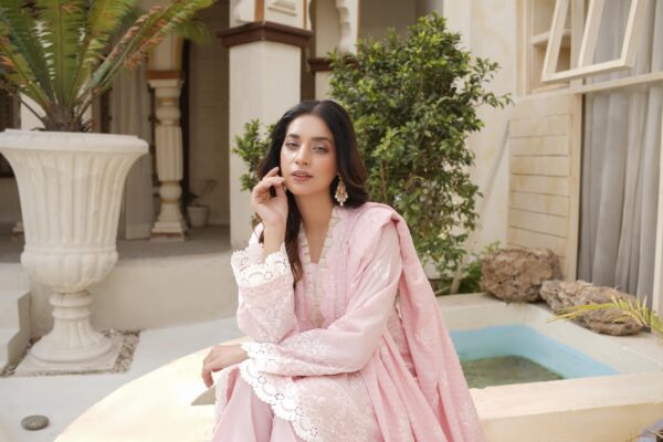 Manizay Dilkash Mumtaz Premium Embroidered Bana Dora Lawn With Embroidered Voile Lawn Dupatta M-07 - Image 5