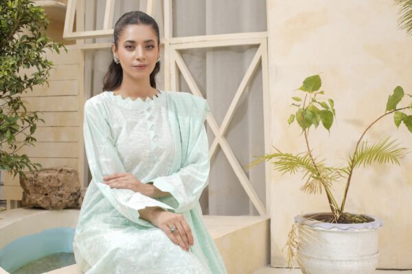 Manizay Dilkash Mumtaz Premium Embroidered Bana Dora Lawn With Embroidered Voile Lawn Dupatta M-03 - Image 3