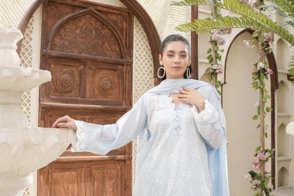 Manizay Dilkash Mumtaz Premium Embroidered Bana Dora Lawn With Embroidered Voile Lawn Dupatta M-09 - Image 3