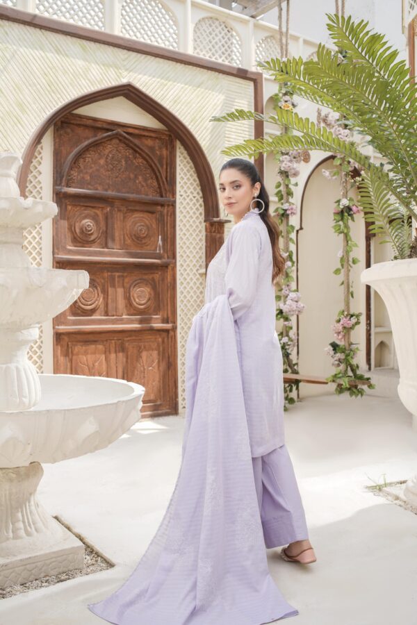 Manizay Dilkash Mumtaz Premium Embroidered Bana Dora Lawn With Embroidered Voile Lawn Dupatta M-05 - Image 2