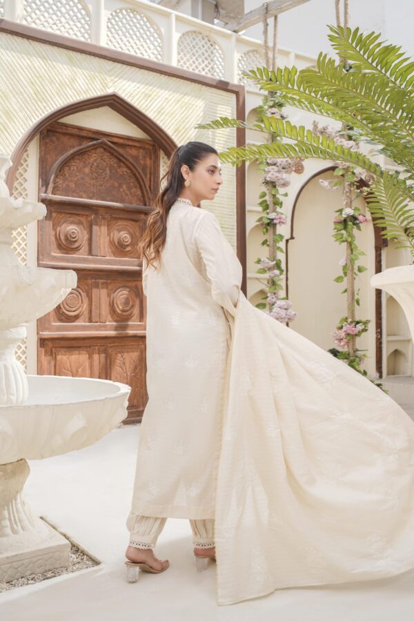 Manizay Dilkash Mumtaz Premium Embroidered Bana Dora Lawn With Embroidered Voile Lawn Dupatta M-10 - Image 2