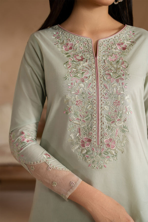 UE-472 Embroidered Lawn Unstitched 3-Piece Beautiful Suit – Sole Mode ’25 by Iznik Fashions - Image 12