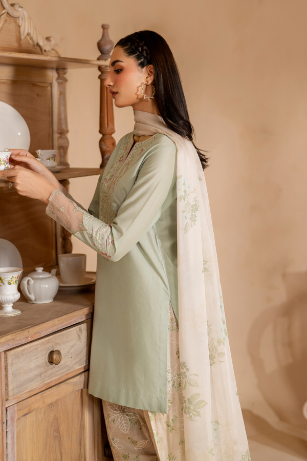 UE-472 Embroidered Lawn Unstitched 3-Piece Beautiful Suit – Sole Mode ’25 by Iznik Fashions - Image 6