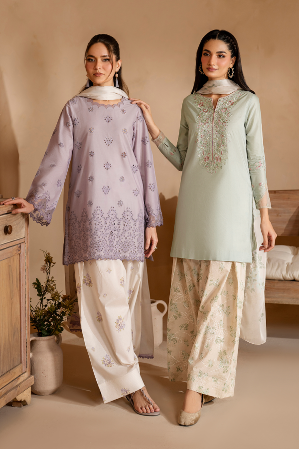 UE-472 Embroidered Lawn Unstitched 3-Piece Beautiful Suit – Sole Mode ’25 by Iznik Fashions - Image 4