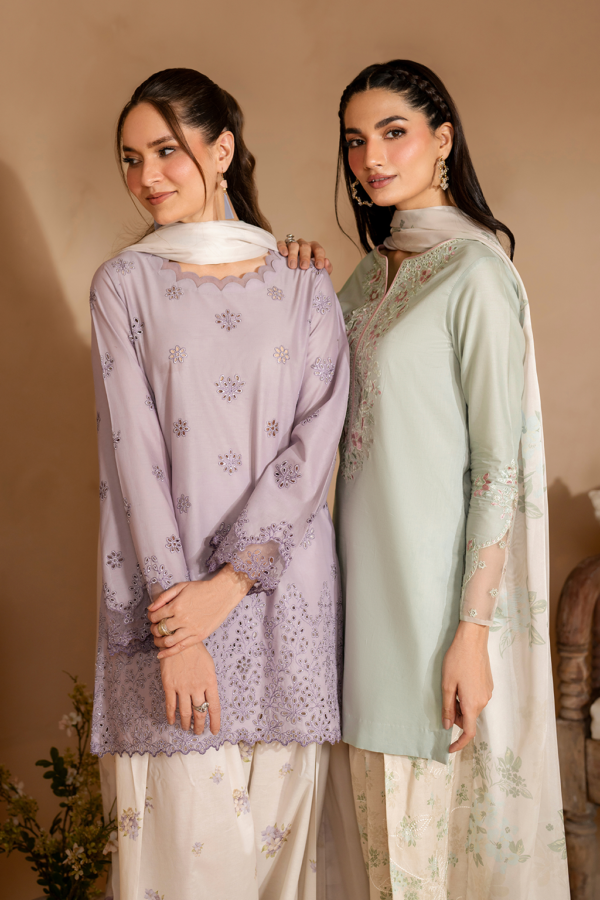 UE-472 Embroidered Lawn Unstitched 3-Piece Beautiful Suit – Sole Mode ’25 by Iznik Fashions - Image 3